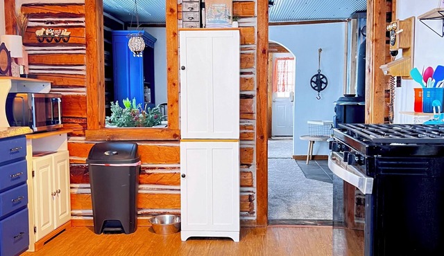 Colorado Cabin Escape with picturesque views near trails