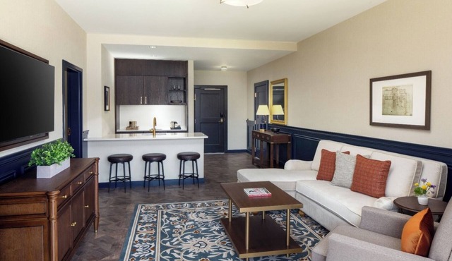 Colorado Charm: Elegant Retreat near Cherry Creek! Suite w/Own Kitchen!