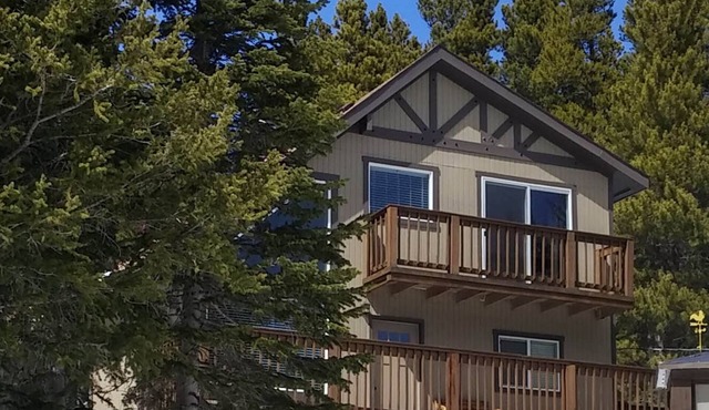 Colorado Mountain Retreat - Spacious Cabin with Hot tub