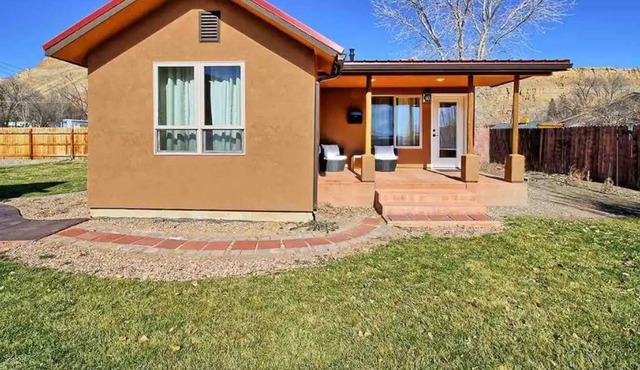 Colorado River B&B: riverside casita in Palisade