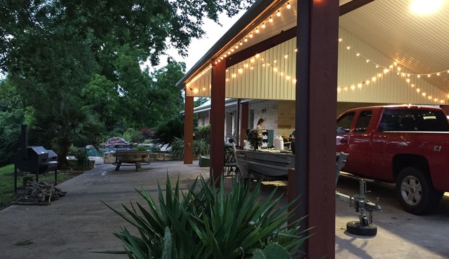Colorado River TX, Boat ramp, Fishing, paddling, Pool, BBQ, Round Top, La Grange