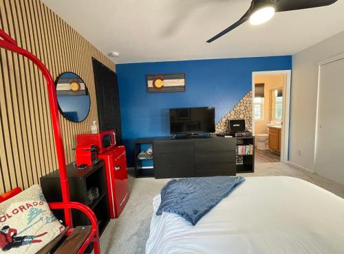 Colorado Room w Private Entrance Deck and Hot Tub