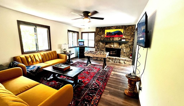 Colorado Springs Family Retreat Hot Tub & Game Room By AFA & Garden of the Gods