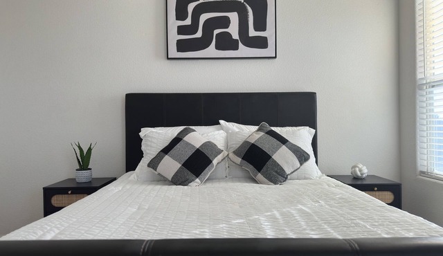 Colorado Springs getaway! 8 mins to airport and downtown, free parking