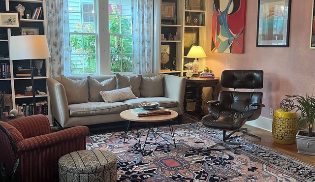 Colorful 2Br 2Ba home in Memphis - close to everything! Long terms stays welcome