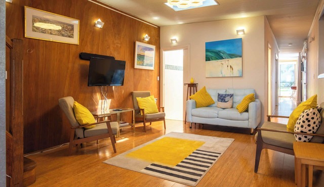 Colorful 3BR Terrace w/Courtyard, Erskineville.