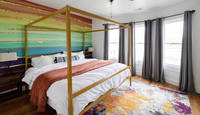 Colorful 4 BR in the Heart of University Circle!