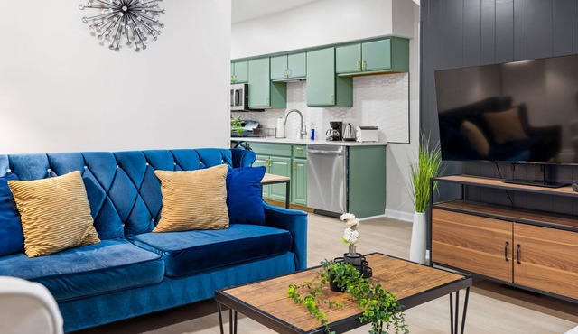 Colorful 5BR 3BA in Oakland, near Pitt & CMU