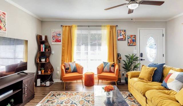 Colorful and Cozy 3 Bedroom in Columbus