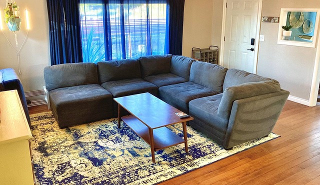 Colorful and Cozy House Near Everything!