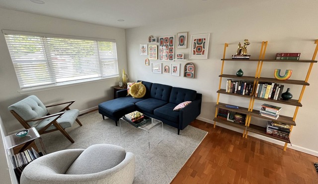 Colorful asbury vacation home - 1+ mile to beach!