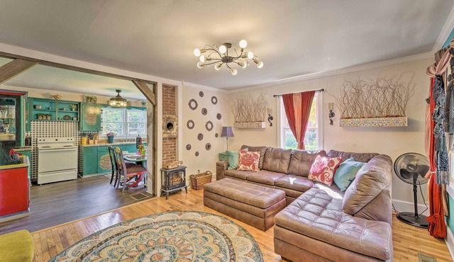 Colorful Bakersville Cottage: Views, Pets Allowed!