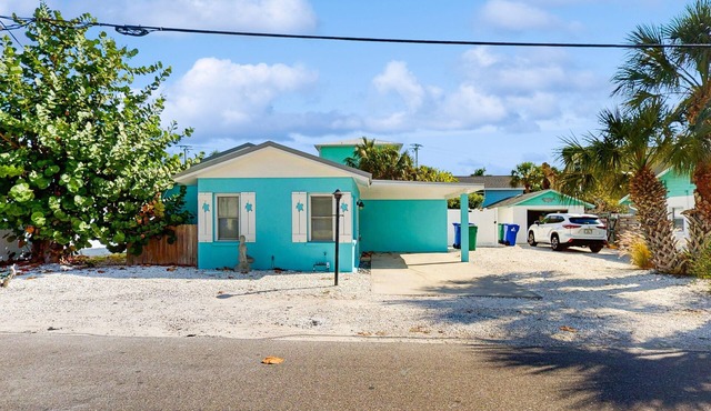 Colorful beach cottage w/heated private pool & grill area - dog-friendly