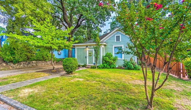 Colorful Cottage w/Deck ~ 5 Mi to Downtown!