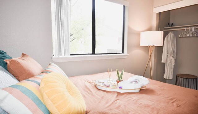 Colorful & Cozy King & Queen Suite