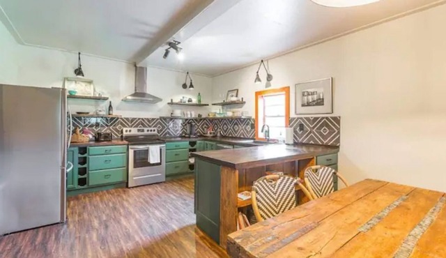 Colorful Designer Farmhouse - Dalton/Chattanooga