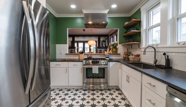 Colorful family home | 2 King beds + Daybed