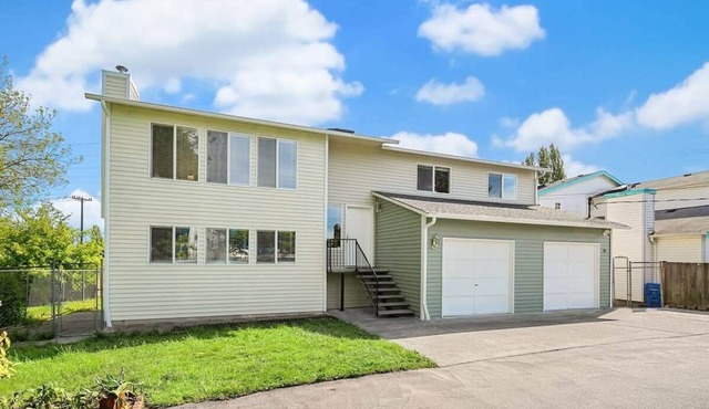 Colorful Family House w/Big Deck | 3 mins to I5