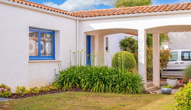 Colorful house invites to explore the Atlantic coast.