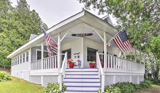 Colorful Lake Huron Home: Near Ferry & Beach!
