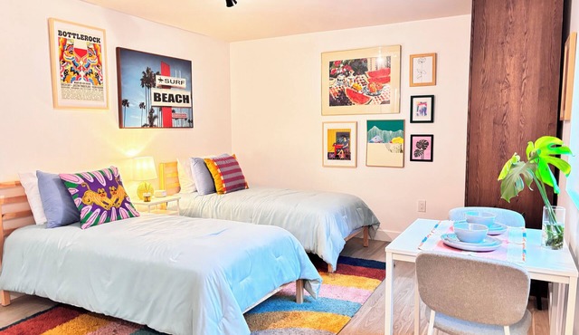 Colorful Oakland Hills Studio - 2 Twin OR 1 King Bed