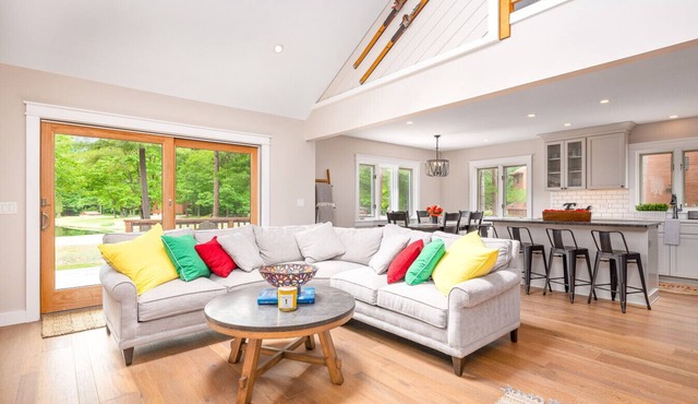 Colorful Oasis: Modern, Water View, Family-Friendly