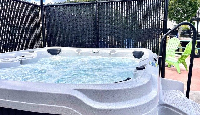 Colorful Oasis with Hot Tub Near Ft. Leonard Wood!