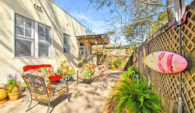Colorful Pensacola Oasis: 1 Block to Bayview Park!