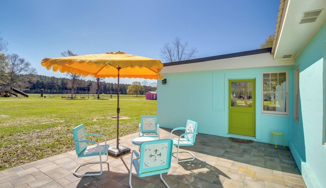 Colorful & Retro Perkinston Cottage w/Yard!