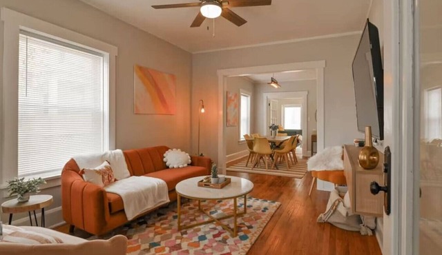 Colorful Retro Stay near the Zoo