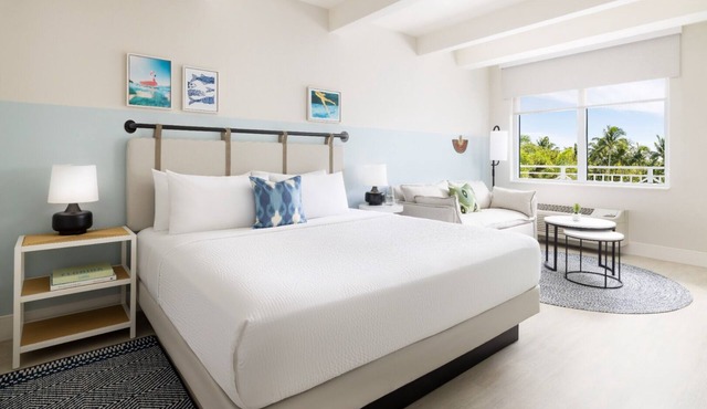 Colorful Stay at Blue Flamingo | Poolside Bar, Lawn Games, Music & Fire Pits