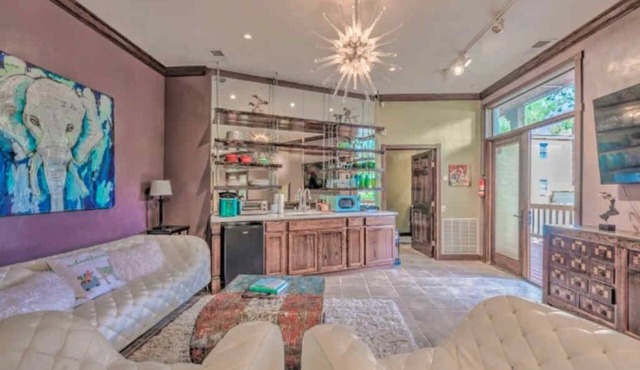 Colorful & Unique Ruidoso Studio Escape in Midtown
