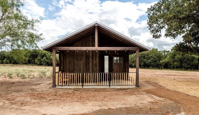 Colorful, Wheelchair Accessible Cabin for Two in Waco, Texas