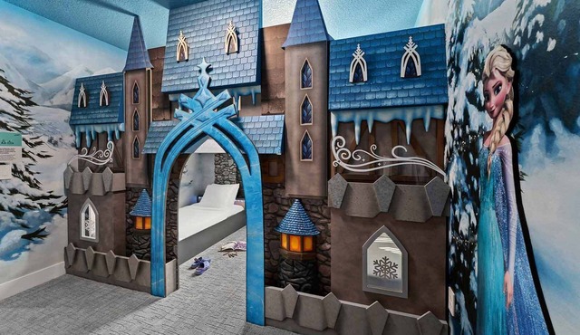 Colossal Court | Huge mansion w space and castle BRs, pool, arcade, near airport