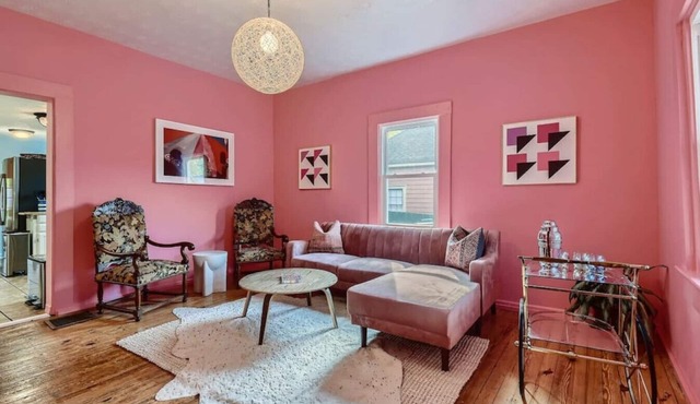 Colour Crush: Walk to Bars, Restaurants, Beltline