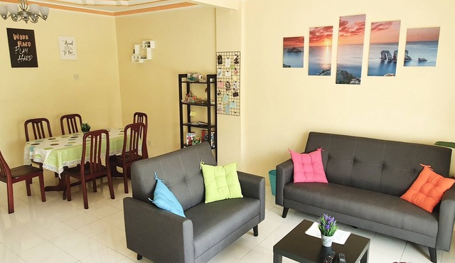 Colourful homestay - (near jeti sky mirror)