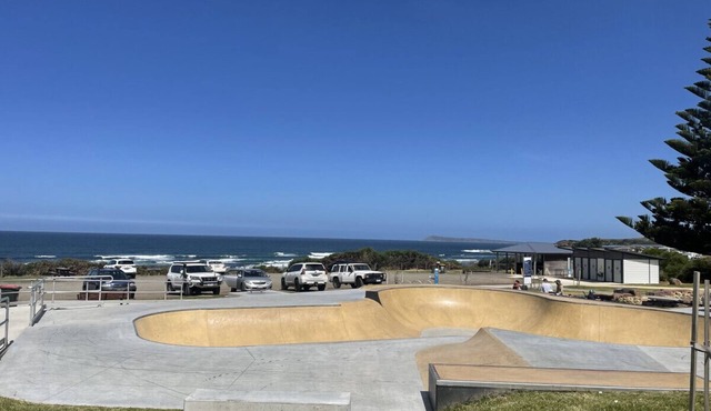 Colours By The Sea Spacious Ocean Front Home: Wheelchair & Pet-Friendly, Fireplace 10 minutes to Phillip Island