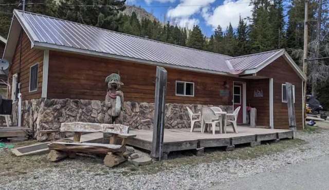 Colter's Cabin Yellowstone Getaway, Cooke City, MT