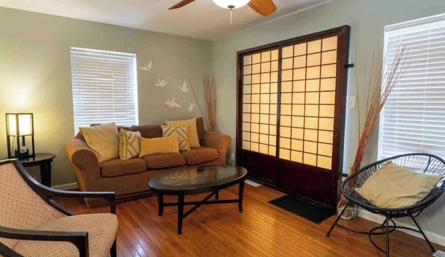 Columbia 3 level spacious townhome w/deck