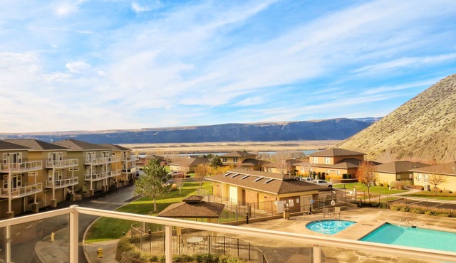!Columbia Canyon Poolside Paradise! Book now for summer! UNLIMITED FREE GOLF!