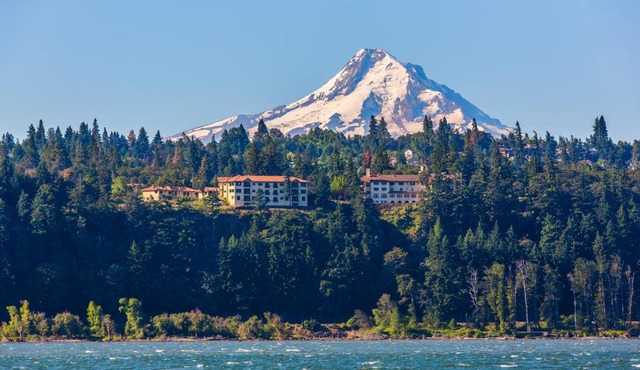 Columbia Cliff Villas