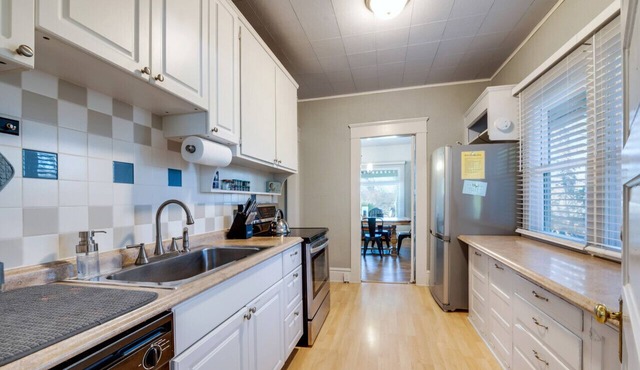 Columbia Cottage, steps from track stadium & UofO