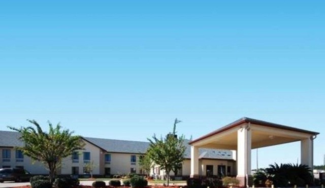 Columbia Inn & Suites