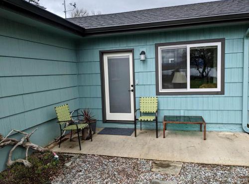 Columbia River Glamping Retreat: Cozy Cabin for Two in Skamokawa, Washington