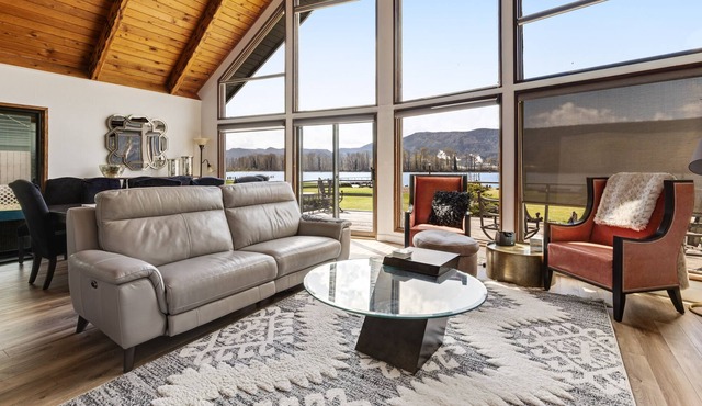 Columbia River Home w/ Dock & Beach Access