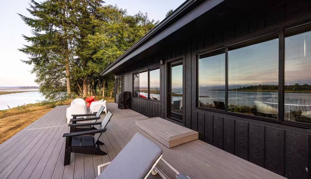 Columbia River Modern - Waterfront home on 2 acres with expansive estuary views