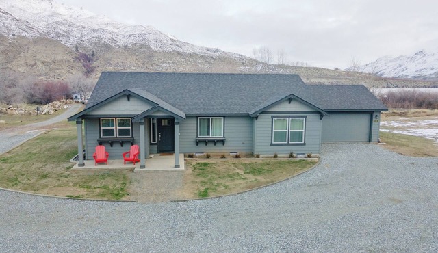 Columbia River Retreat 5 mins from Chelan!