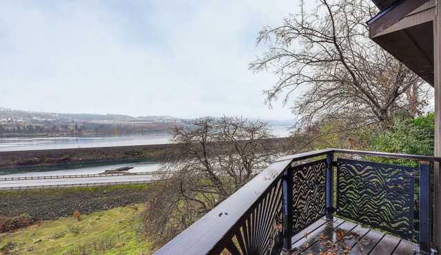 Columbia River Retreat on 20 Acres: Hikes & Wine!