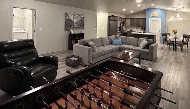 Columbia River View near Toyota Center, Family-Friendly Home in Kennewick
