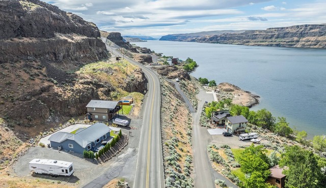 Columbia River views | Close to The Gorge | Dogs OK